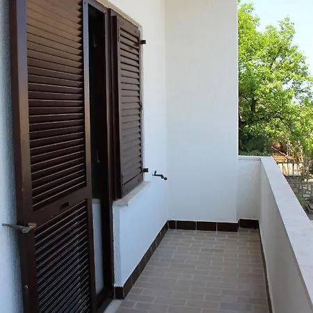 Laura'S Apartment Facing The Garden Porec Exterior photo