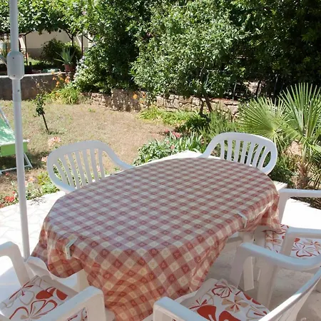 Laura'S Apartment Facing The Garden Porec Exterior photo