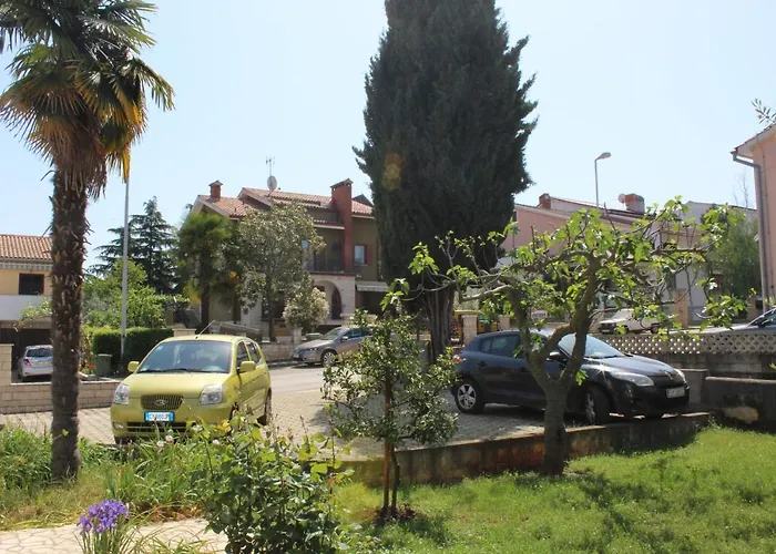 Laura\'S Apartment Facing The Garden