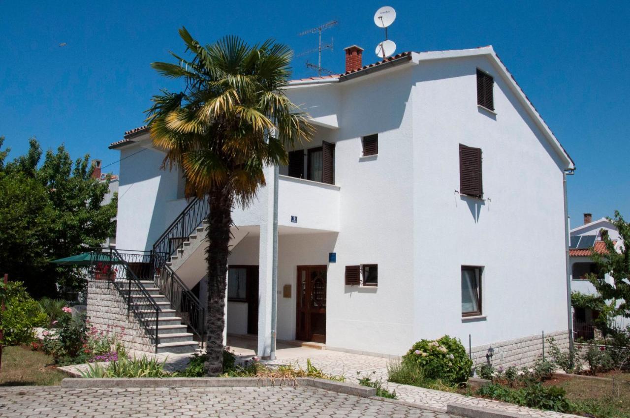Apartment Laura's Facing The Garden Porec